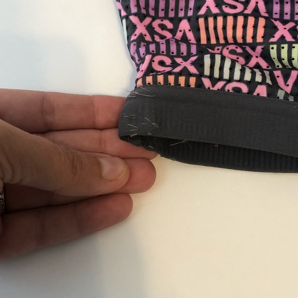 Victoria’s Secret Sport sports bra 32c - Picture 4 of 6